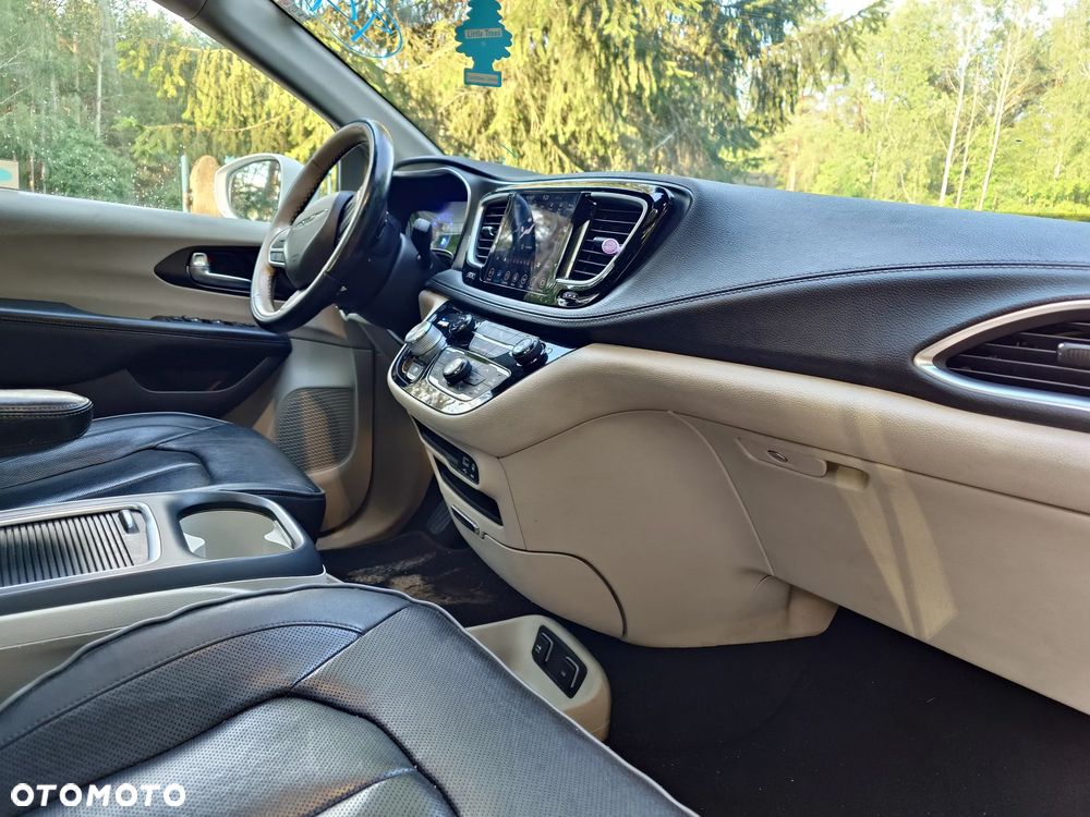 Chrysler Pacifica - 8