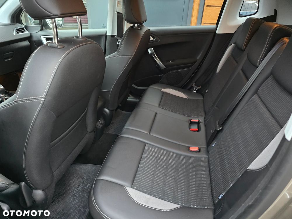 Peugeot 2008 1.2 Pure Tech Allure S&S EAT6 - 16