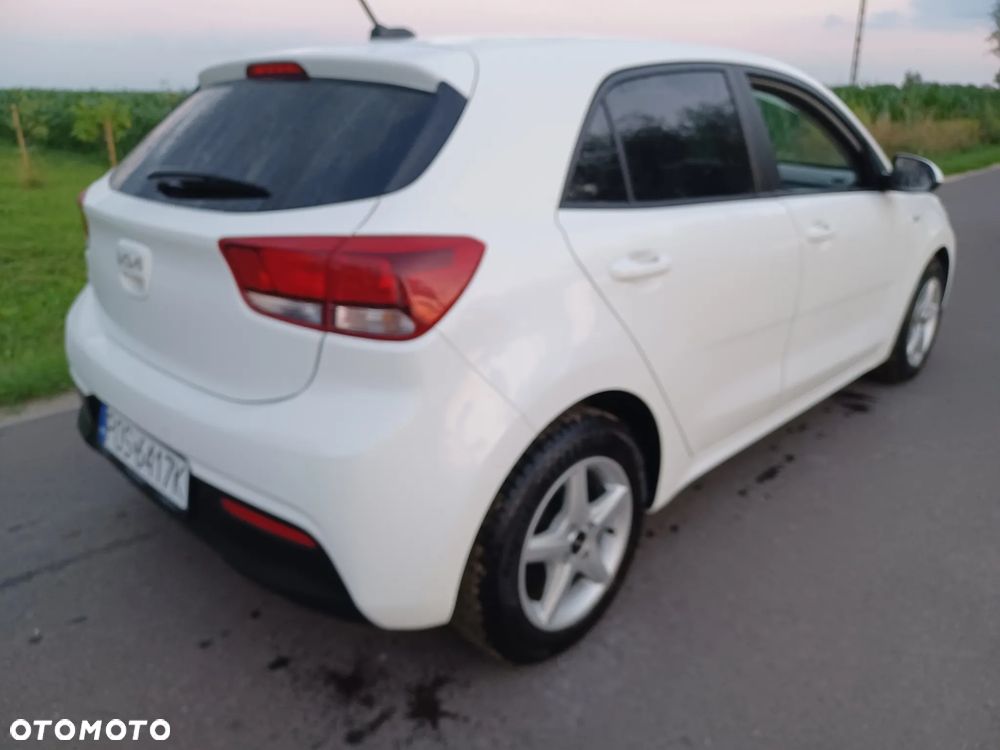 Kia Rio 1.2 L - 4