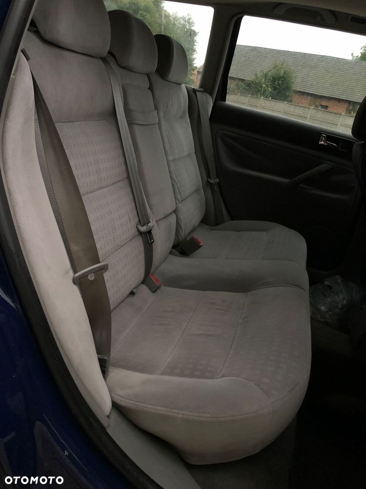 Volkswagen Passat - 13