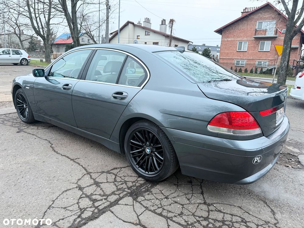 BMW Seria 7 745i - 11