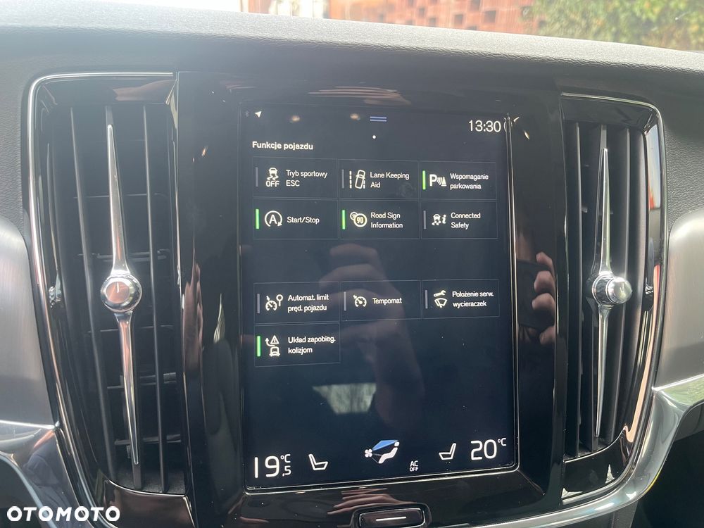 Volvo V90 D4 SCR Momentum Pro - 23