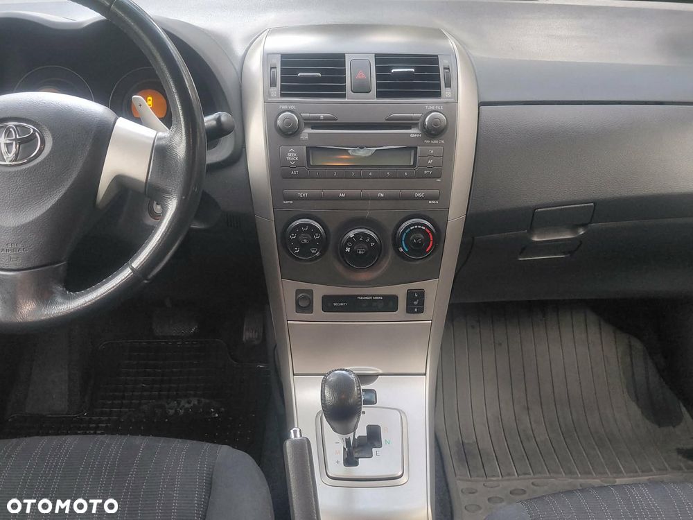 Toyota Corolla 1.6 VVT-i Luna MM - 10