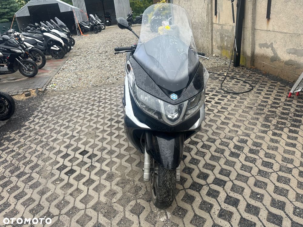 Piaggio X10 - 11