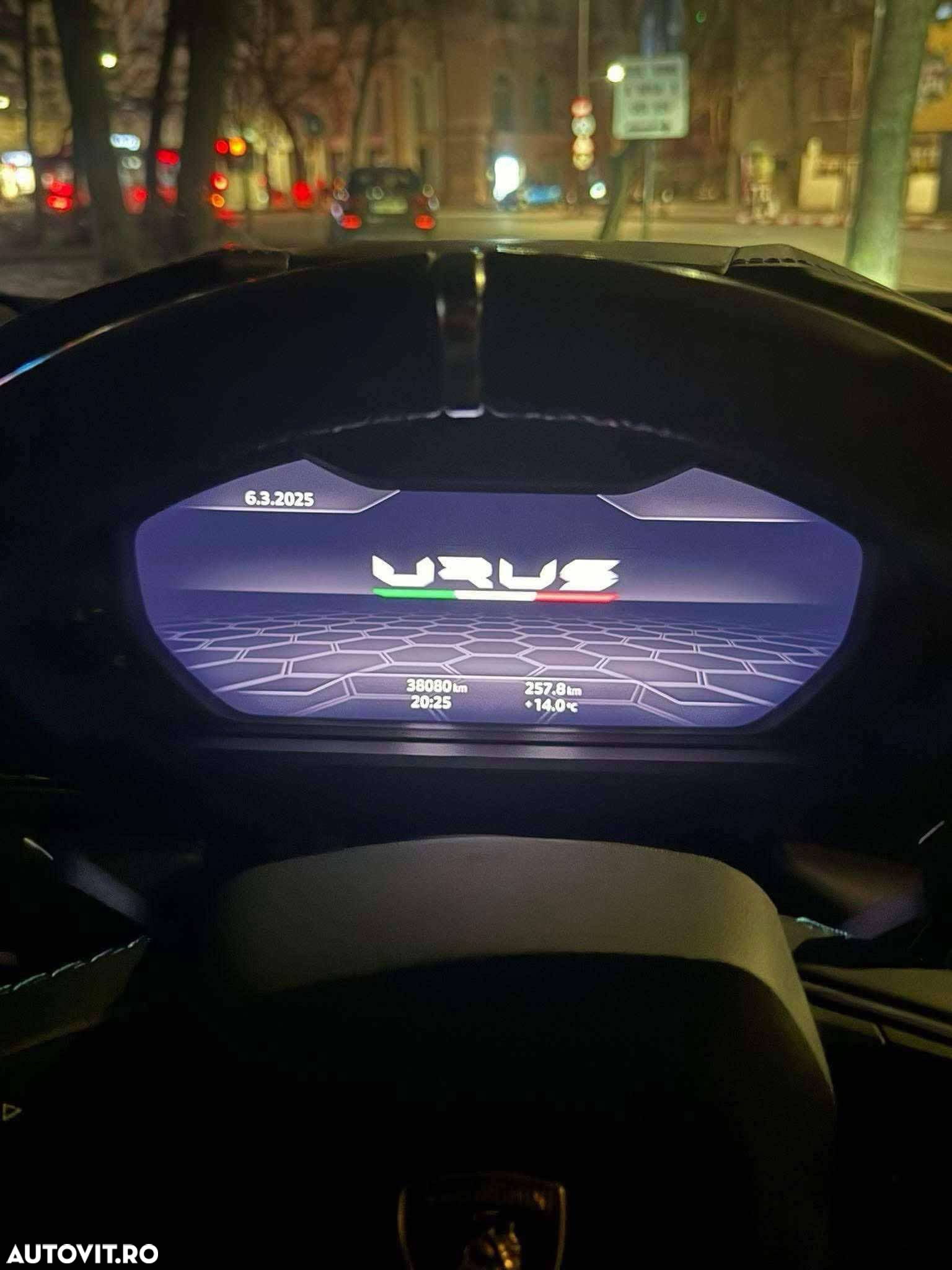 Lamborghini URUS Standard - 21