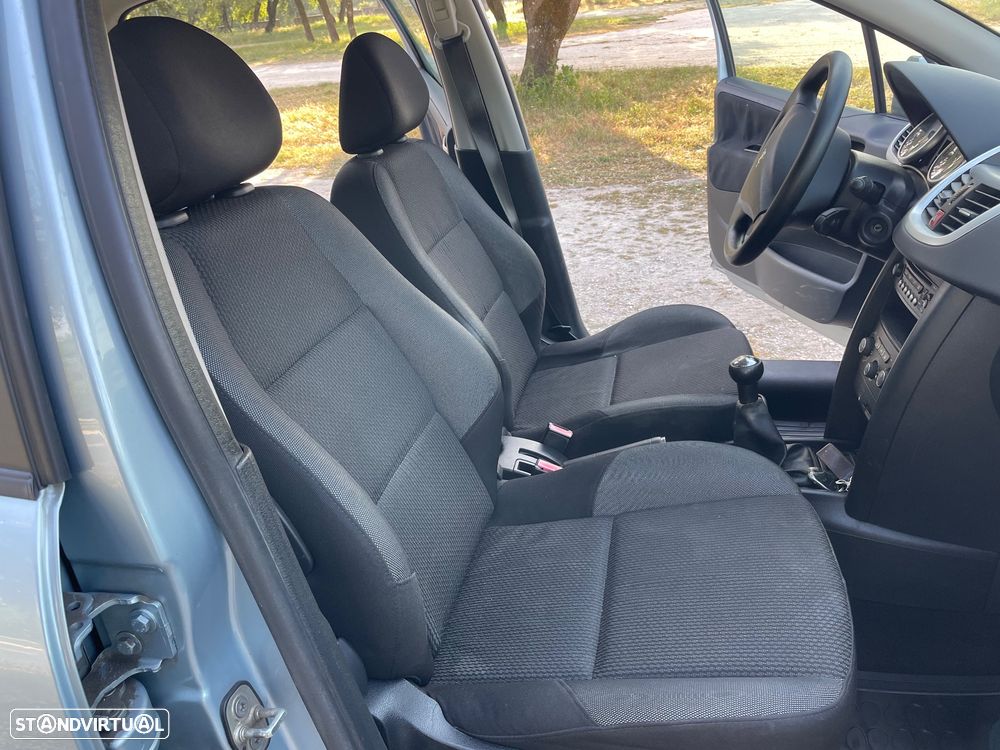 Peugeot 207 1.6 HDi Premium - 21