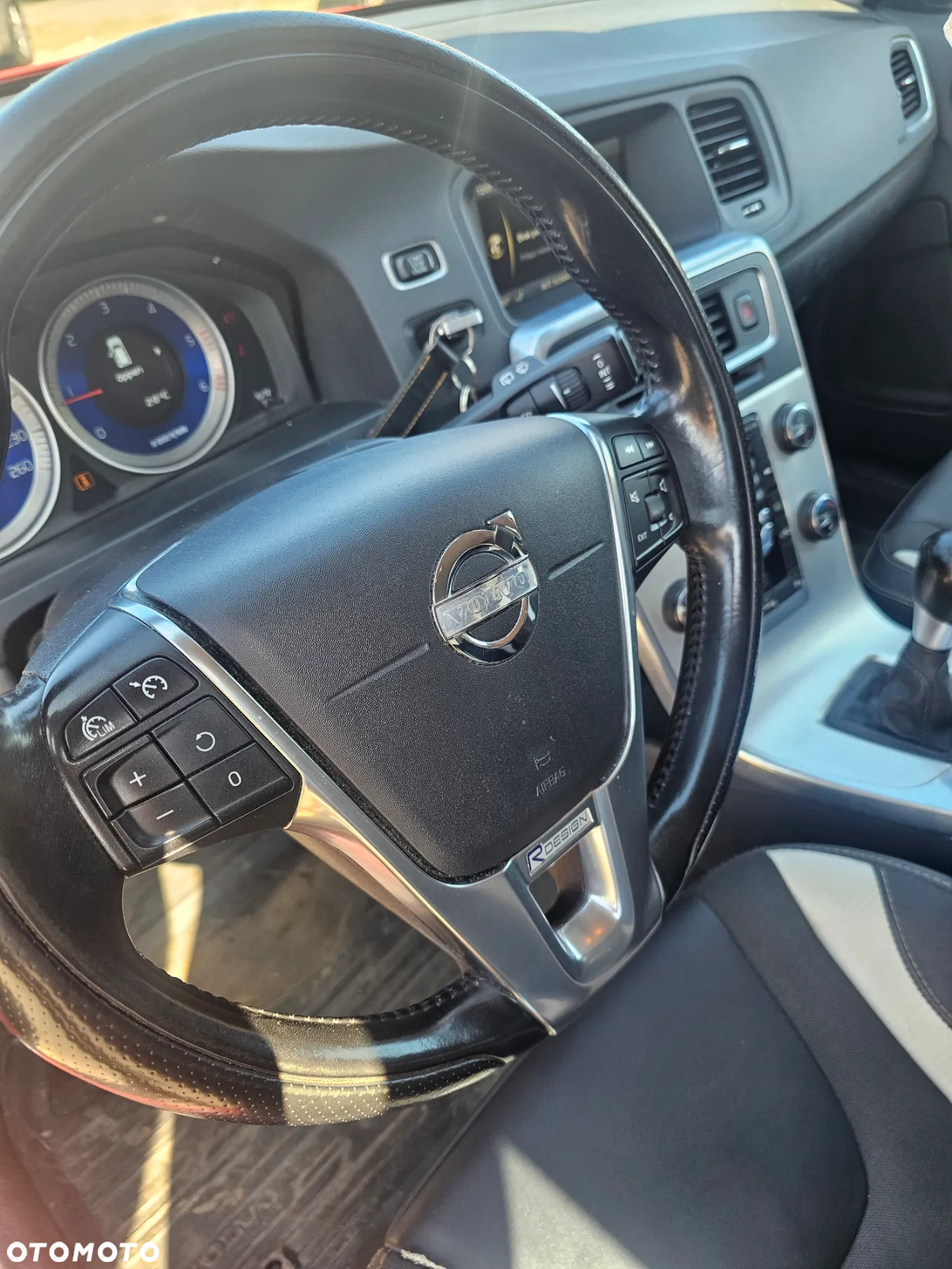 Volvo V60 D2 R-Design - 13