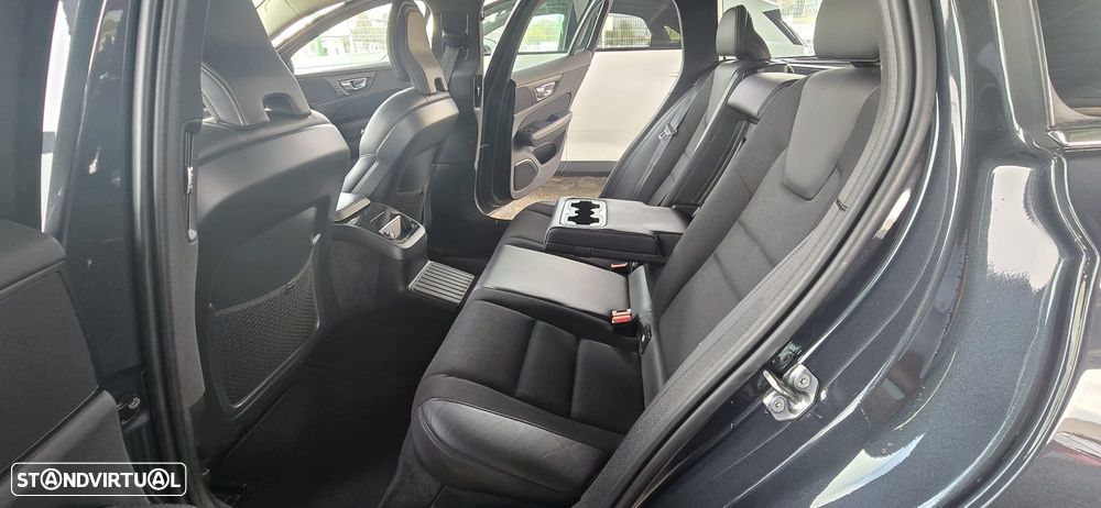 Volvo V60 2.0 T8 AWD TE Momentum Plus - 21