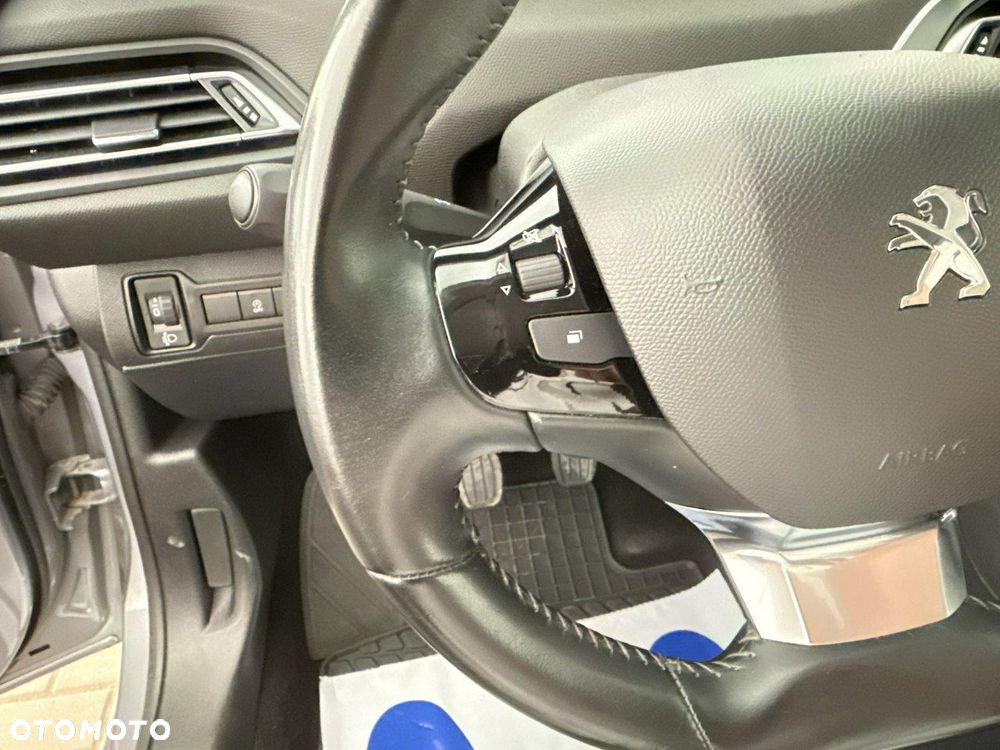 Peugeot 308 - 25