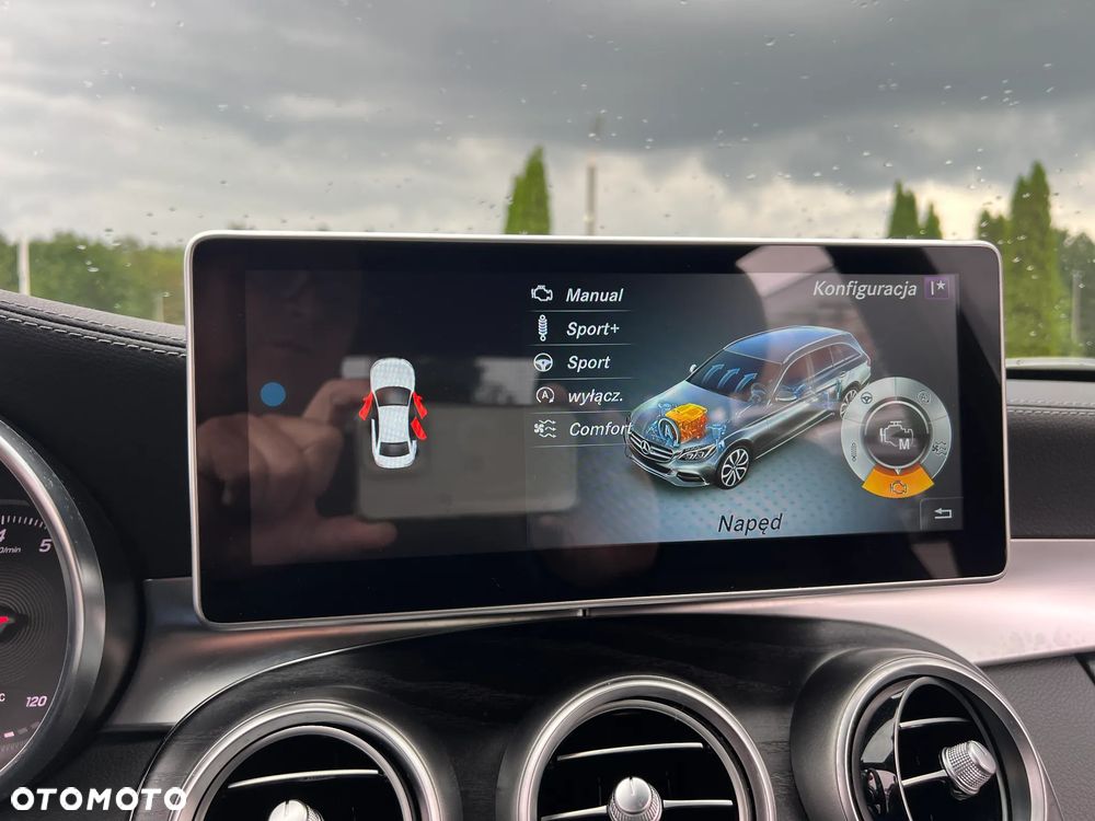 Mercedes-Benz Klasa C 400 4Matic 7G-TRONIC AMG Line - 28