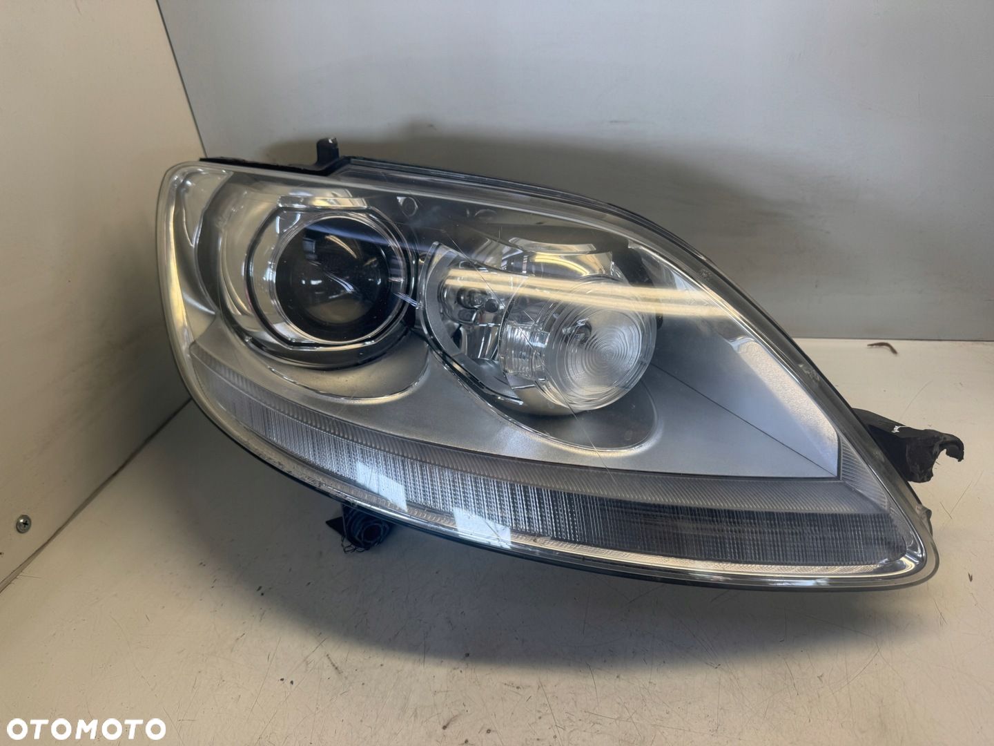 VW GOLF V PLUS LAMPA PRAWY PRZÓD XENON 5M1941754A - 1