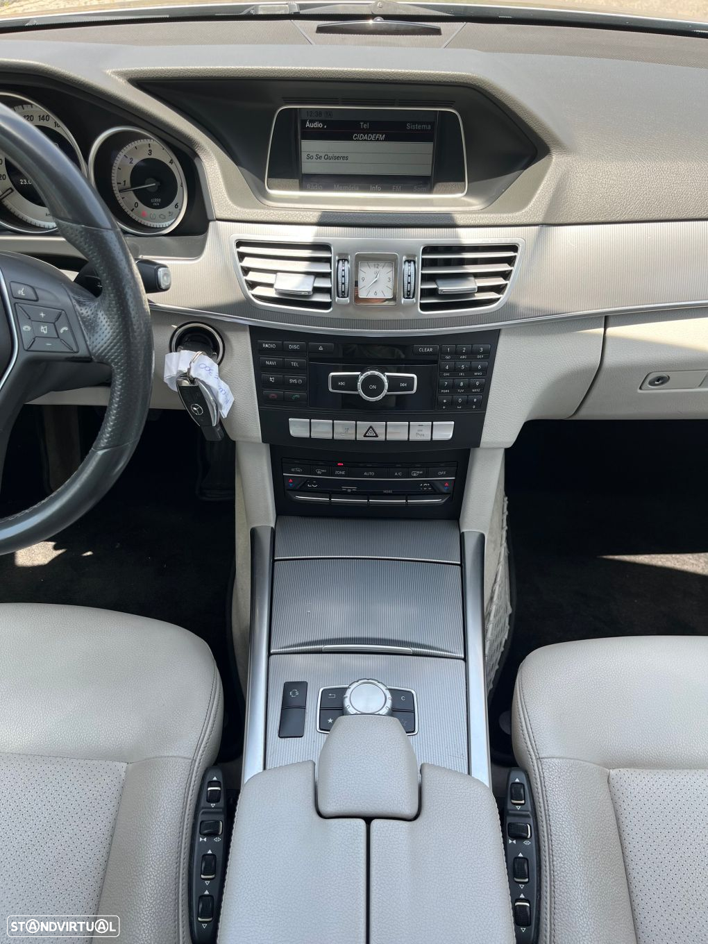 Mercedes-Benz E 300 Bluetec Hybrid Avantgarde - 32