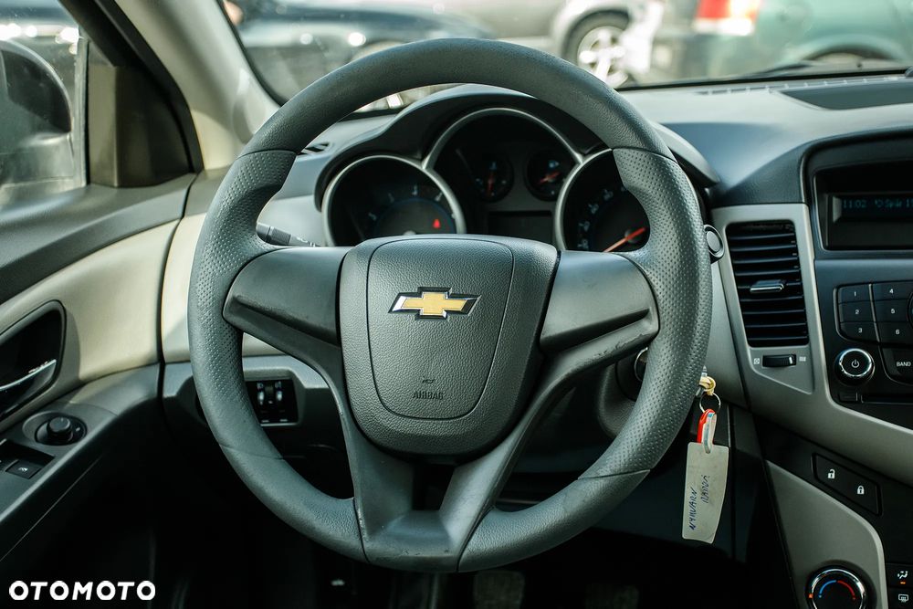 Chevrolet Cruze 1.6 LS - 28