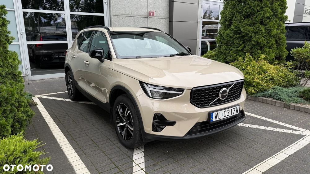Volvo XC 40 B3 Plus Dark - 3