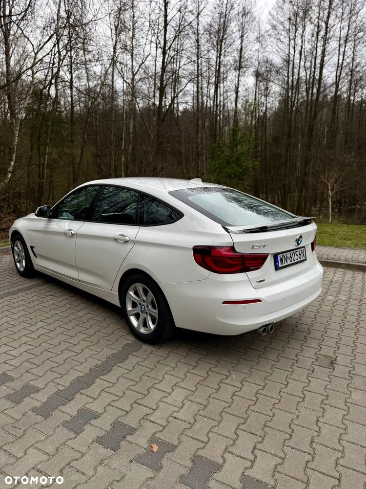 BMW 3GT 320i GPF xDrive Advantage - 8