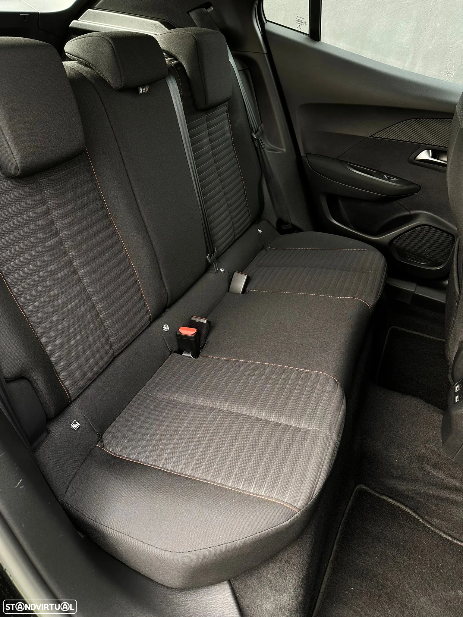 Peugeot e-2008 50 kWh Active - 10