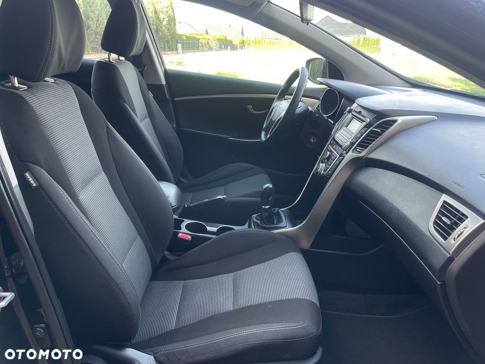 Hyundai i30 blue 1.6 CRDi Style - 16