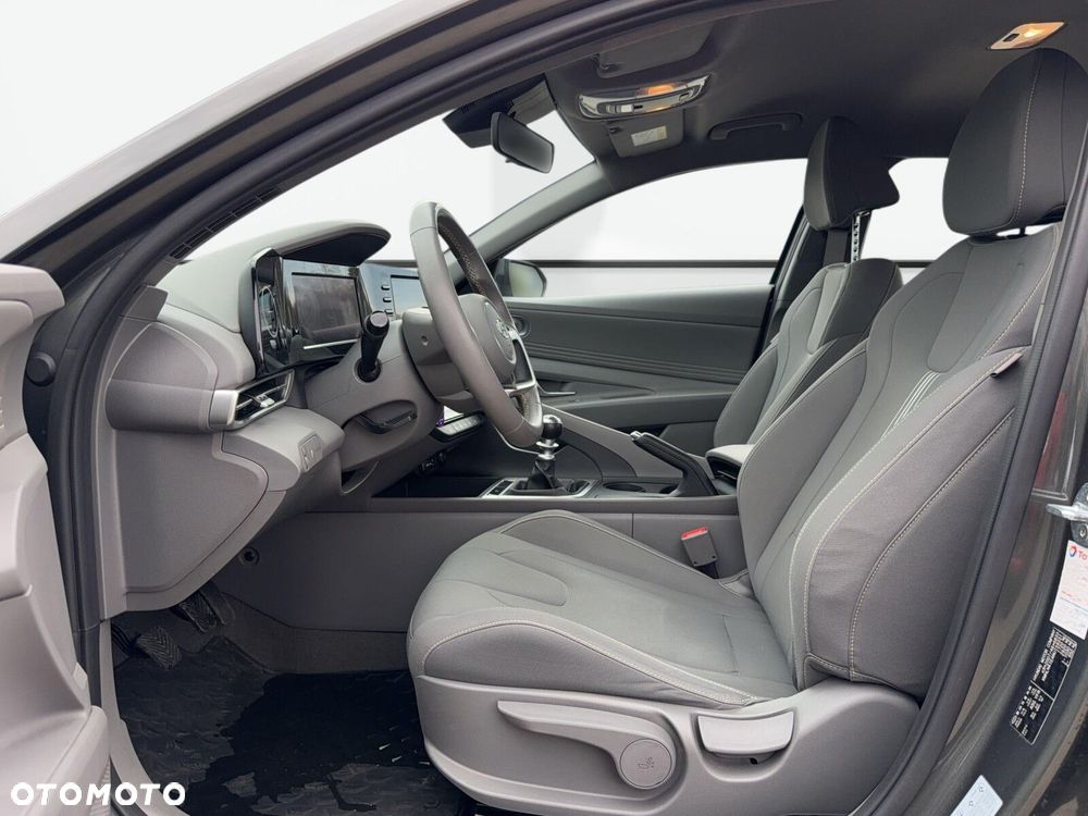 Hyundai Elantra - 10