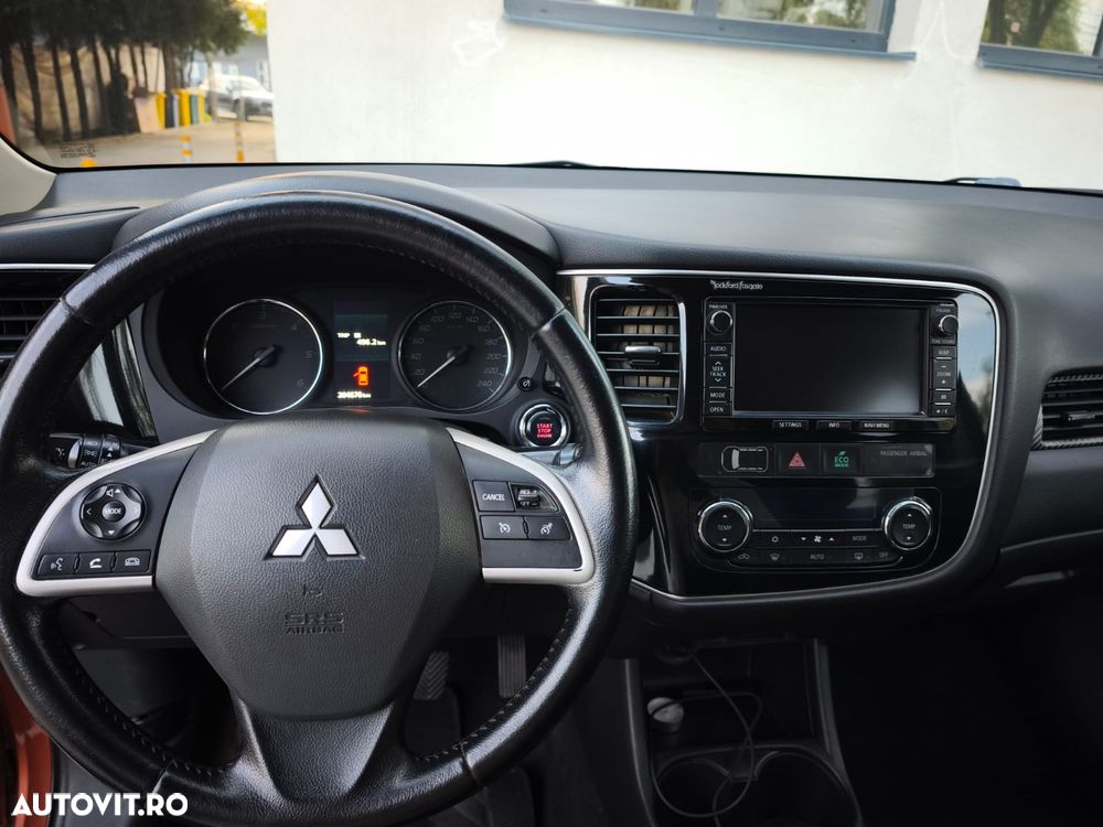 Mitsubishi Outlander - 9