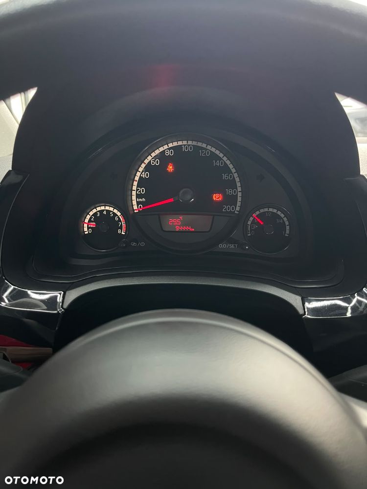 Volkswagen up! Standard - 20