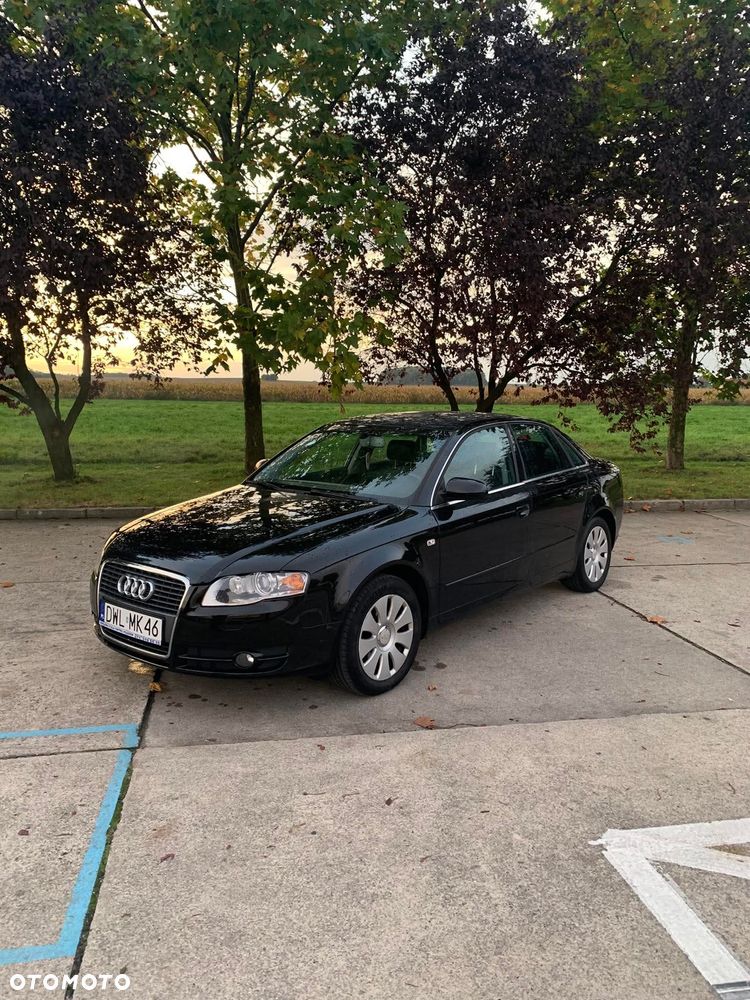 Audi A4 Limousine - 1