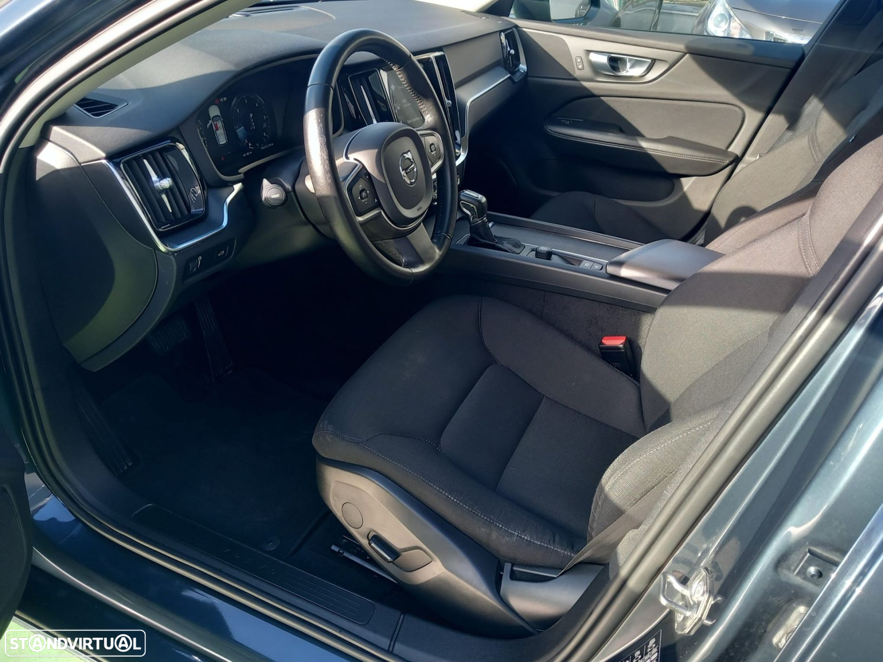 Volvo V60 2.0 D3 Momentum Geartronic - 8