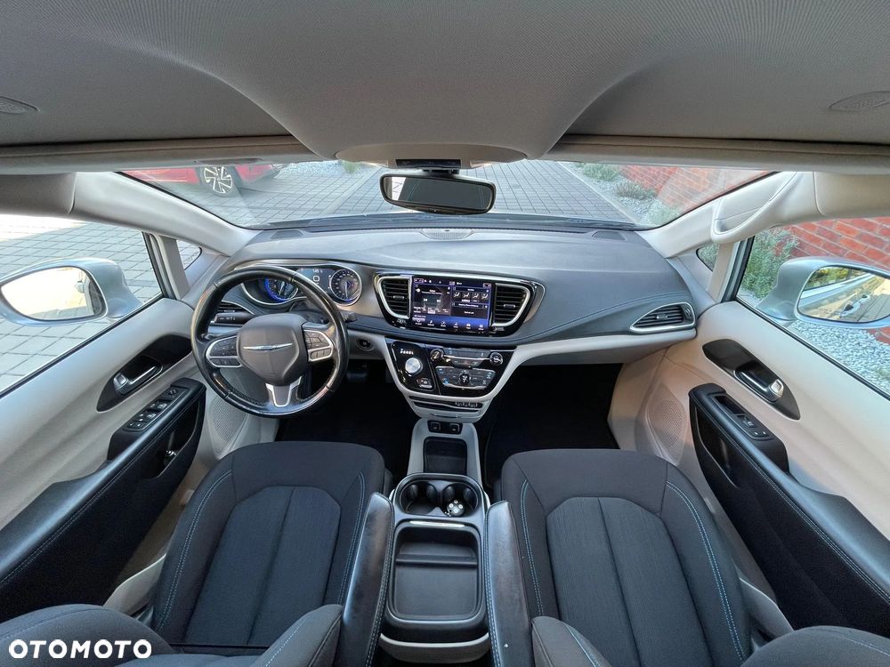 Chrysler Pacifica - 26