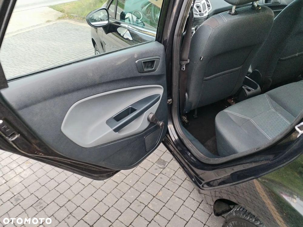 Ford Fiesta - 25