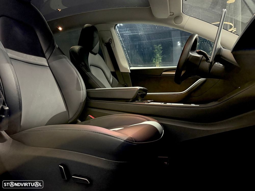 Tesla Model Y Performance Dual Motor AWD - 17