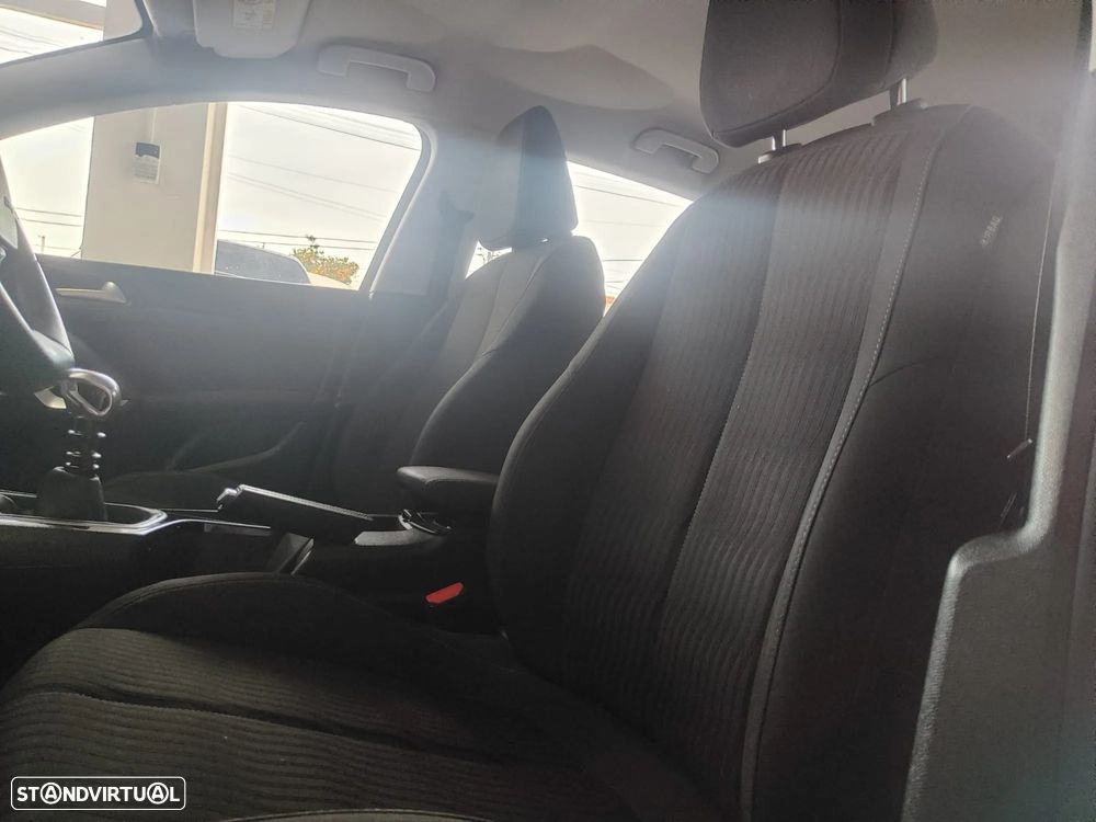 Peugeot 308 1.6 e-HDi Active CVM6 - 24