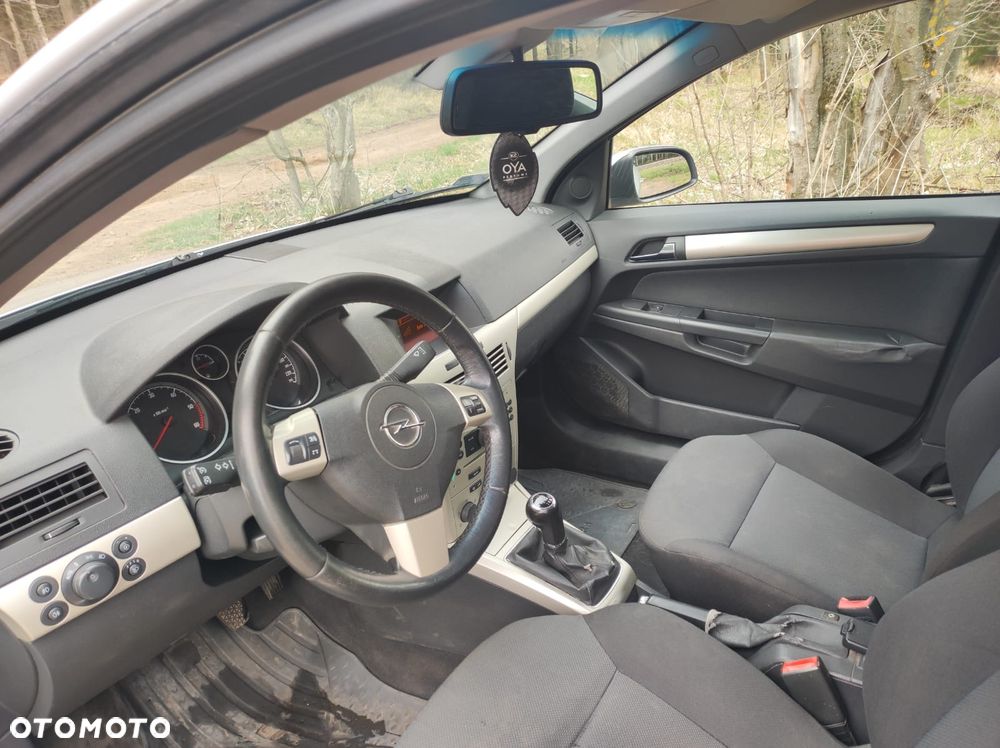 Opel Astra 1.9 CDTI - 8