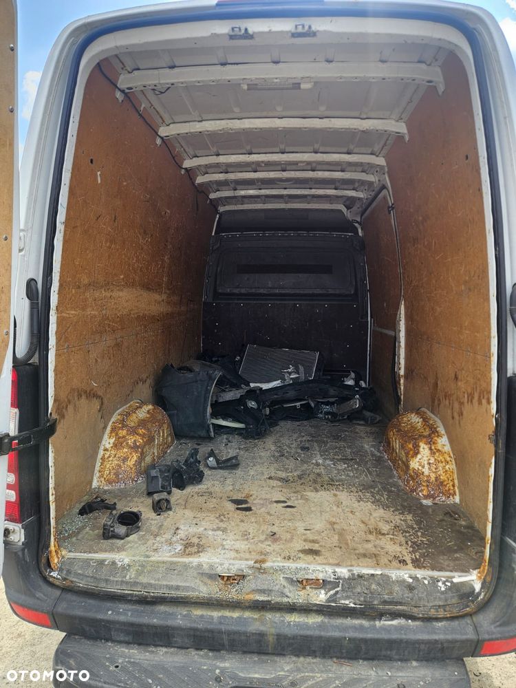 Mercedes-Benz Sprinter - 4