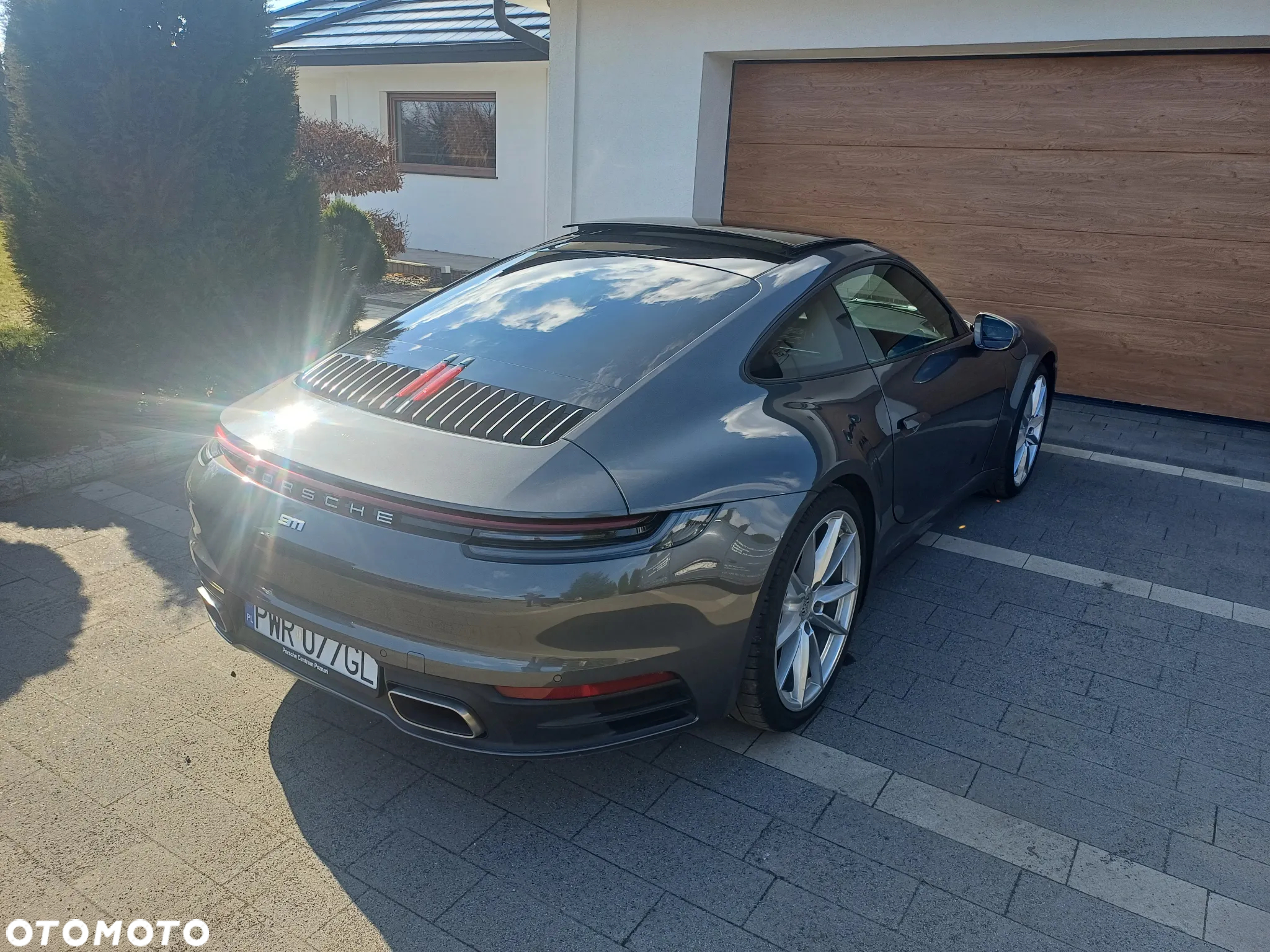 Porsche 911 Carrera 4 - 22