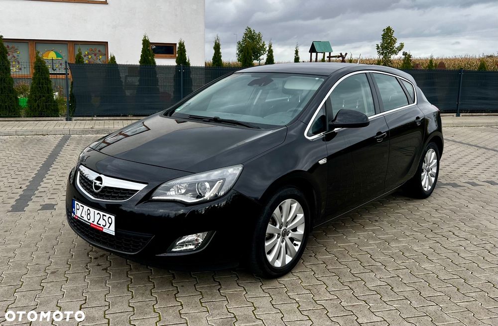 Opel Astra 1.6 Turbo Cosmo - 1