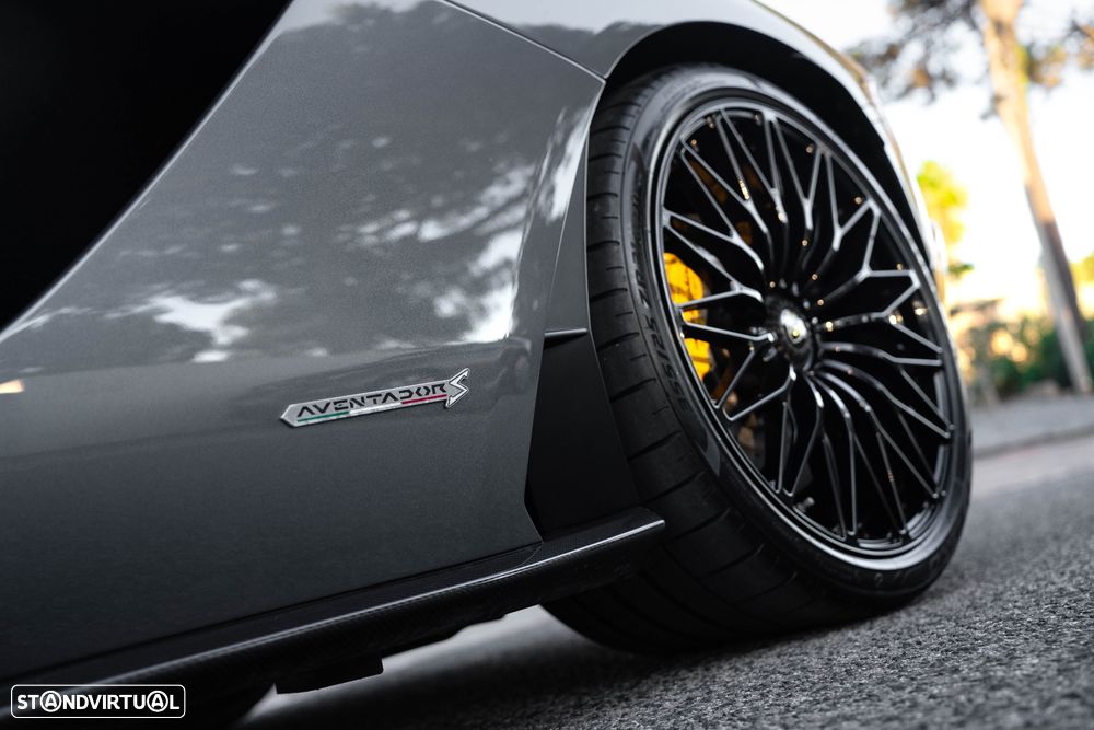 Lamborghini Aventador 6.5 V12 LP740-4 S - 27