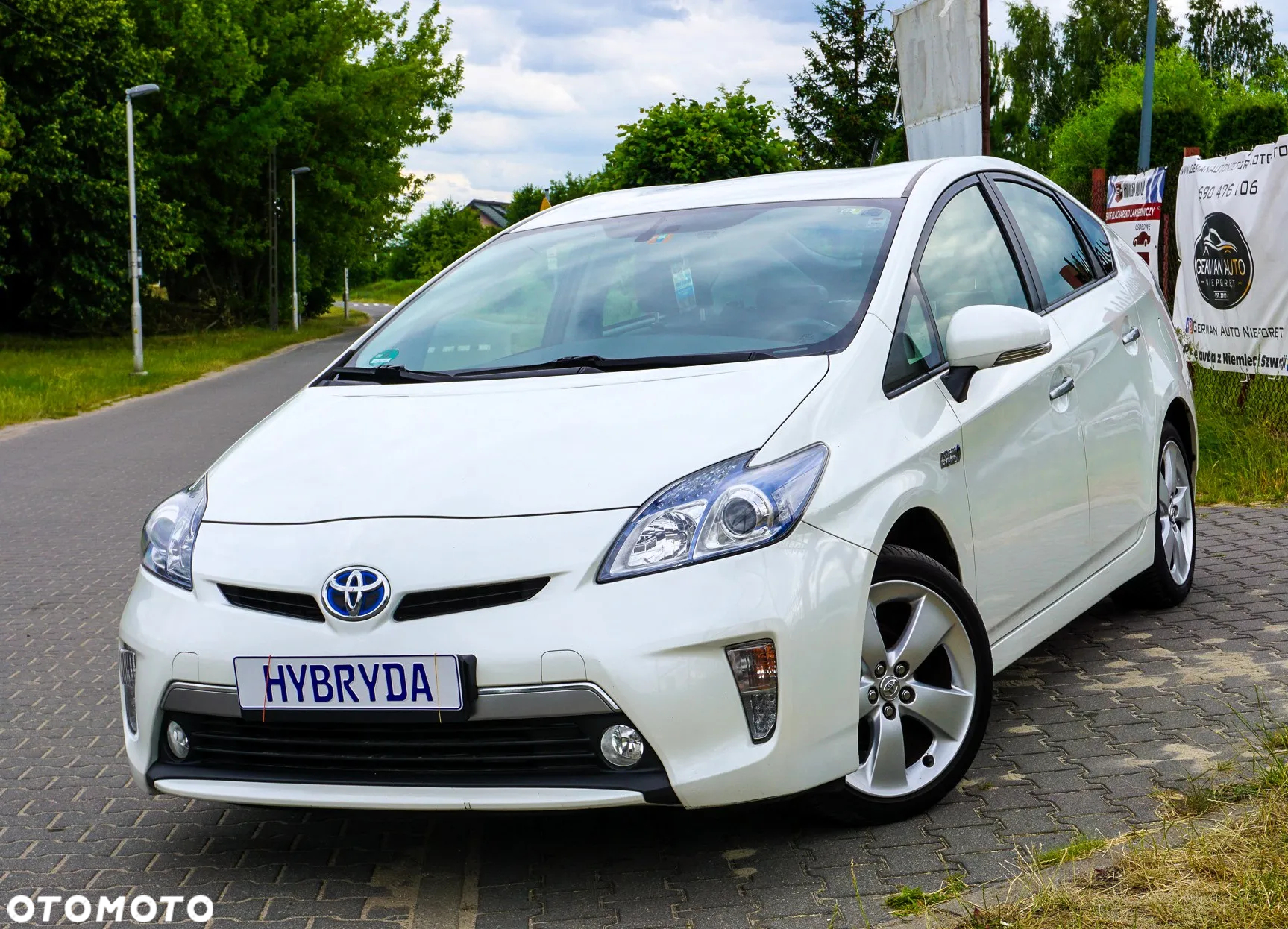 Toyota Prius Plug-in (Hybrid) Life - 18