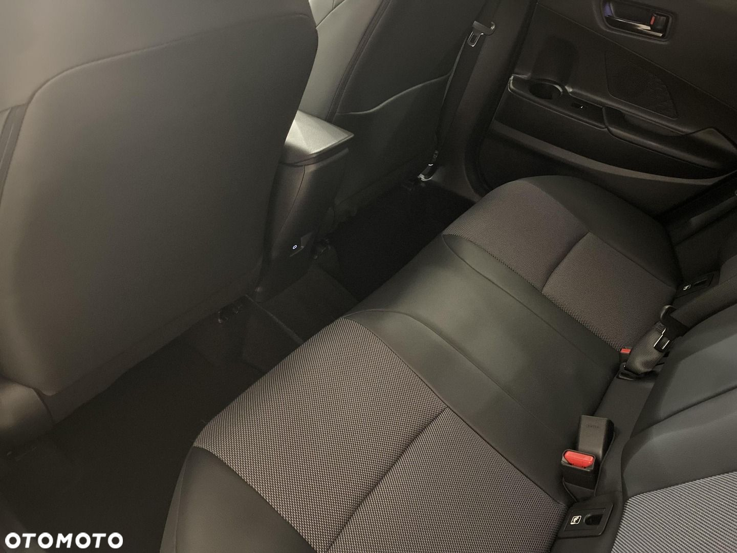 Toyota C-HR - 11