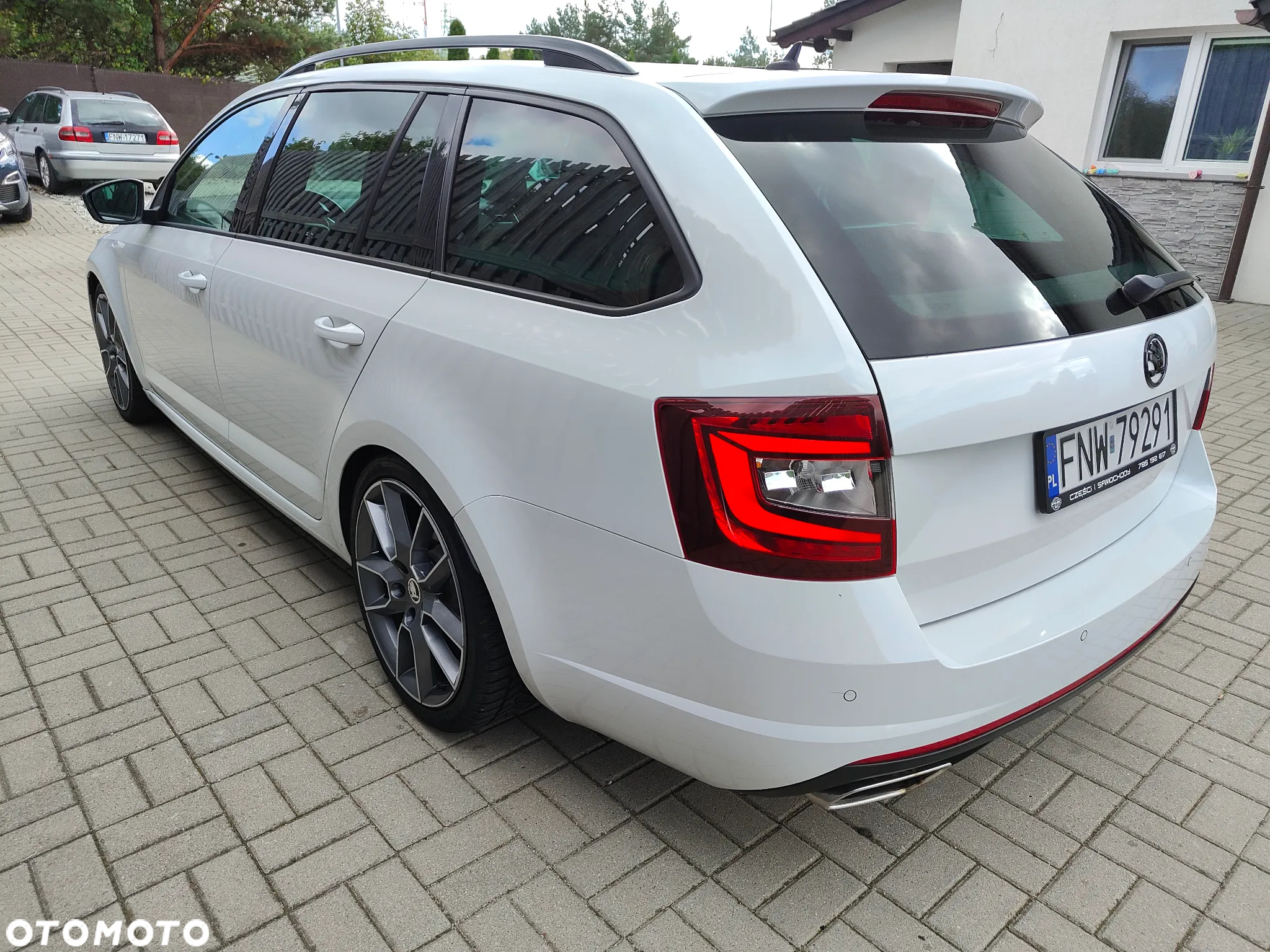 Skoda Octavia Combi 2.0 TDI RS - 8