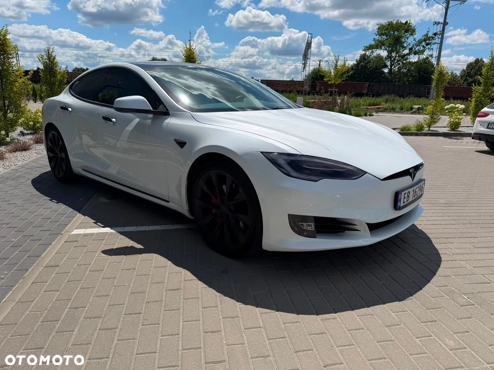 Tesla Model S - 4
