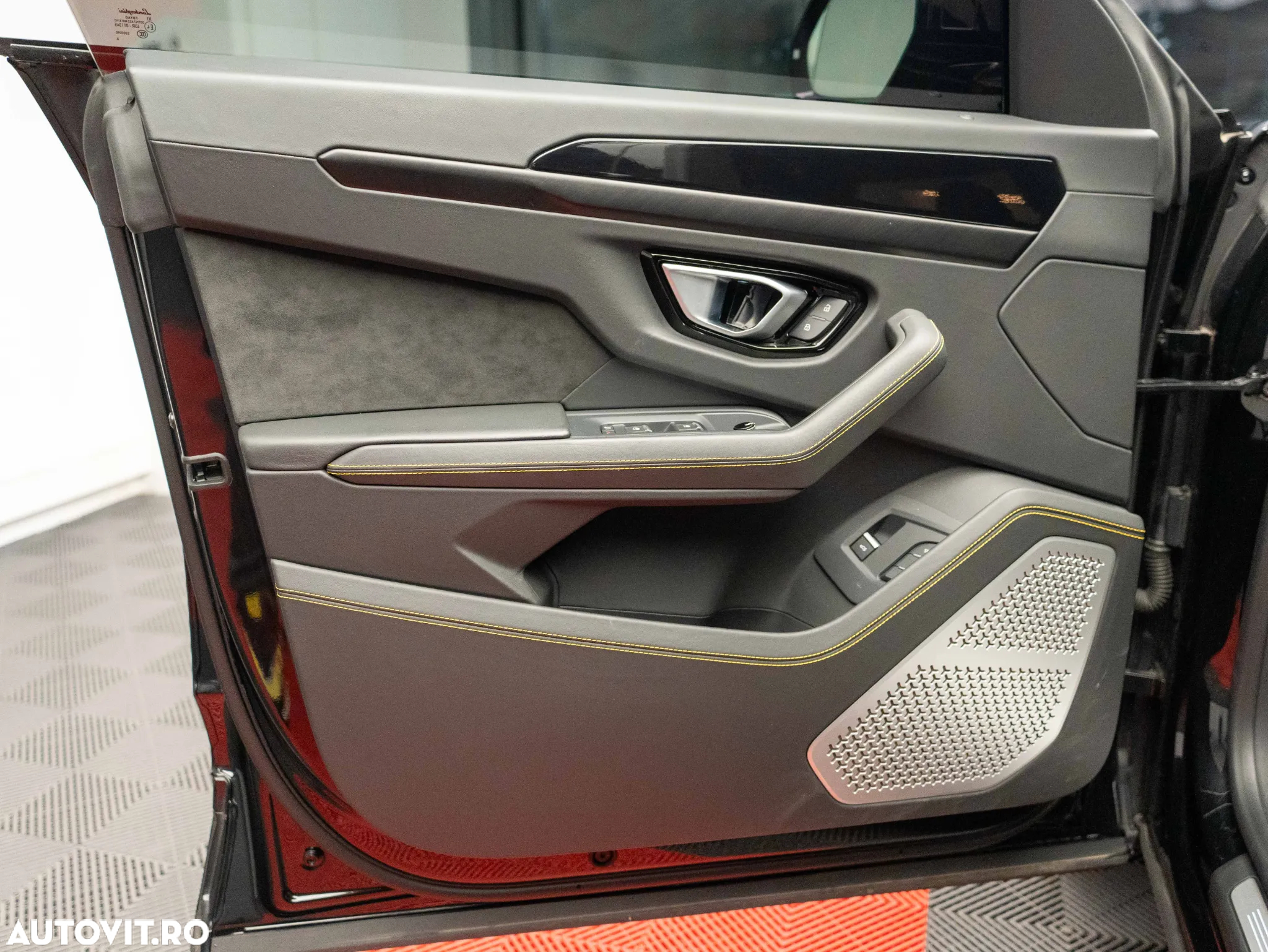 Lamborghini URUS Standard - 23