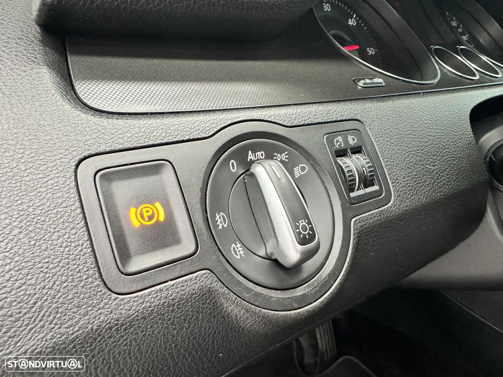 VW Passat 2.0 TDI Confortline - 16