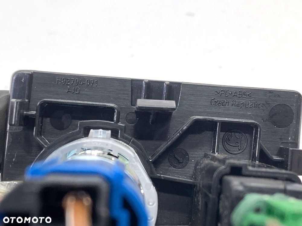 GNIAZDO USB  SKODA SUPERB III Kombi (3V5) 2015 - 2022 1.4 TSI iV 160 kW [218 KM] Hybryda silnik - 4