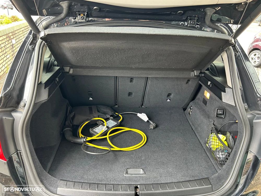 BMW 230xe Active Tourer - 28