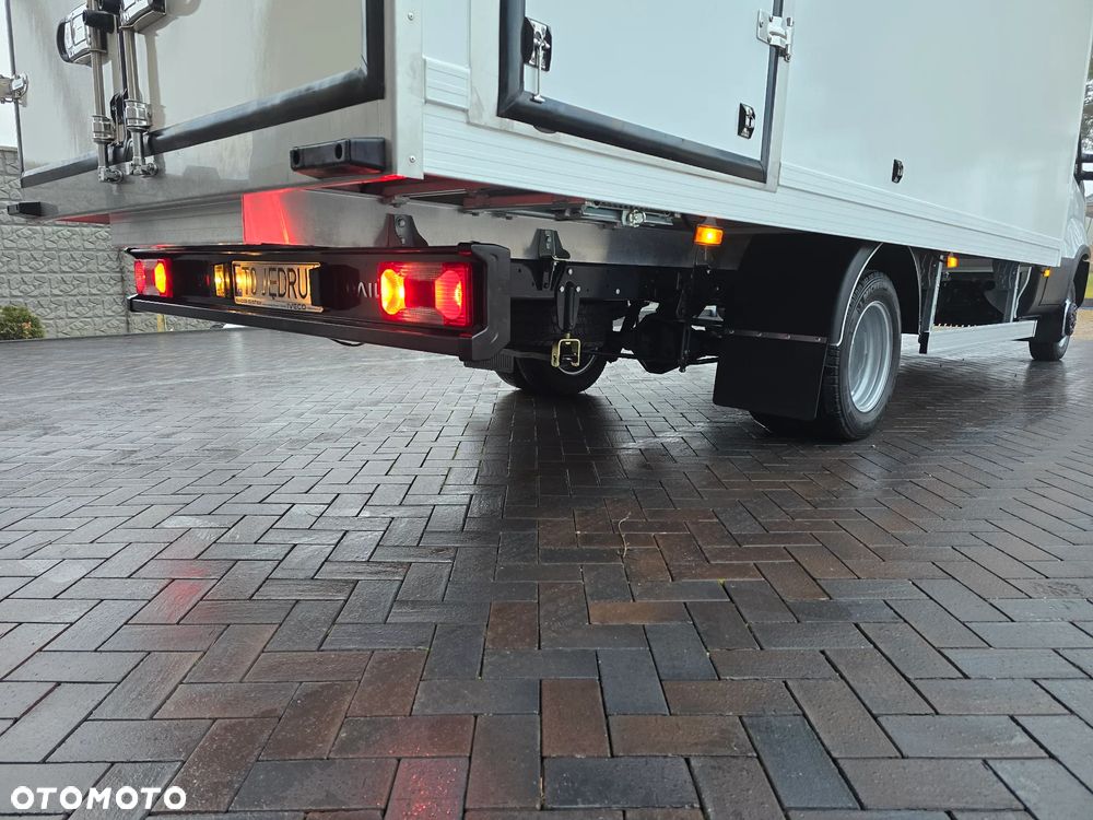 Iveco DAILY DAILY 50C16 KONTENER IZOTERMICZNY 10PALET 4,91cmDługi  2,11cmSzeroki  2,31cmWysoki  SALON PL 106 Tyś km STAN JAK NOWY NA GWARANCJI TEMPOMAT FOTEL PNEŁMATYCZNY KLIMATYZACJA AUTOMATYCZNA - 26