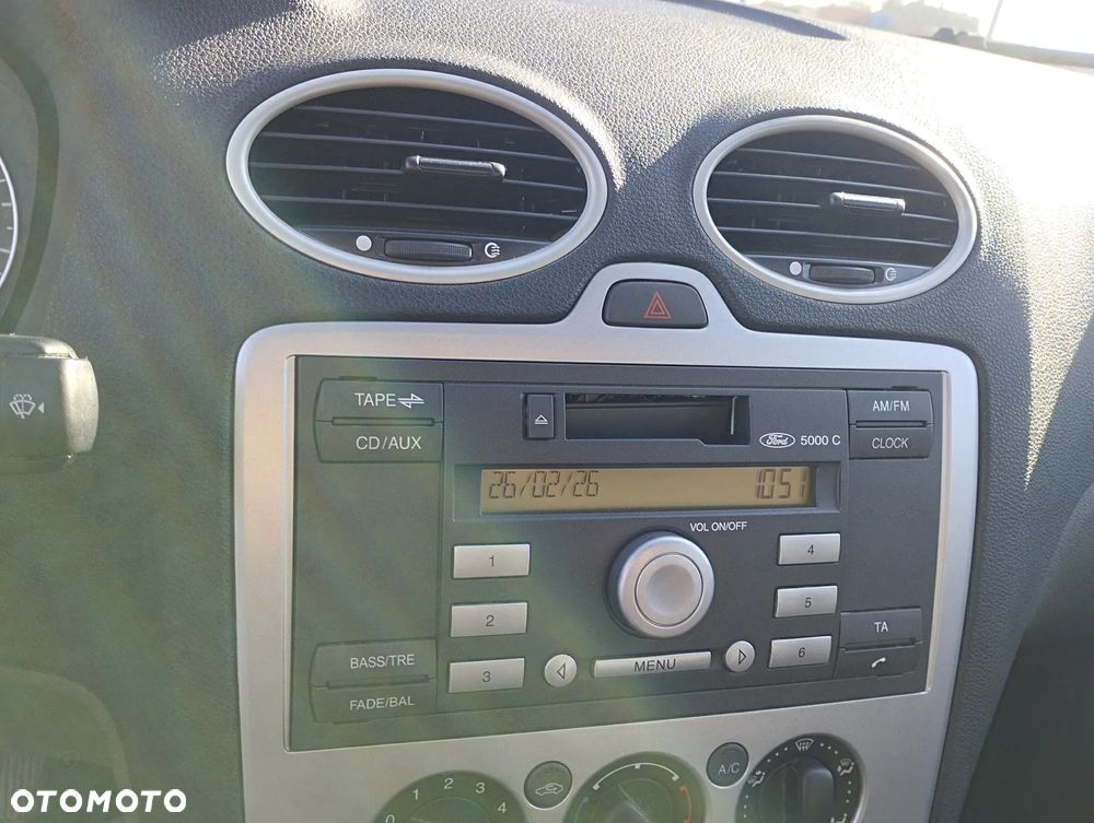 Ford Focus 1.6 16V Fun X - 14