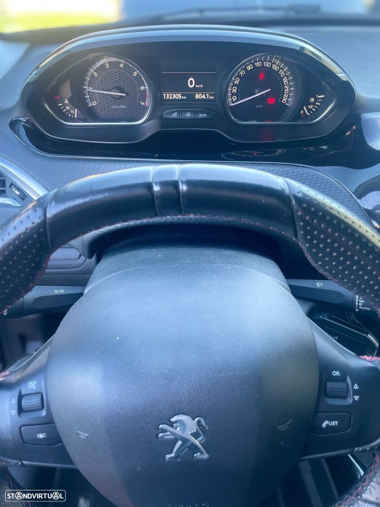 Peugeot 2008 1.2 PureTech GT Line - 22