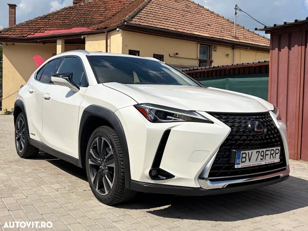 Lexus UX 250h Business Edition - 11