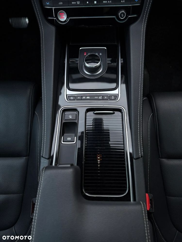Jaguar F-Pace S AWD - 11