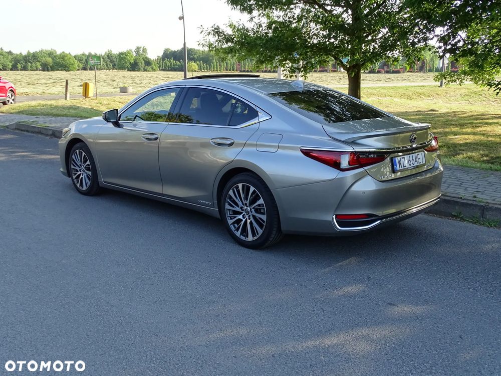 Lexus ES 300h Business Edition + - 27