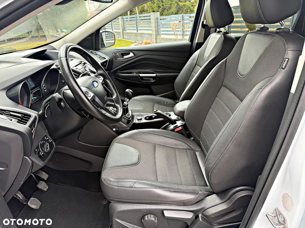 Ford Kuga 2.0 TDCi 2x4 Titanium - 24